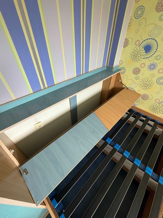 Спалня с гардероб, ракла и повдигаща се скара