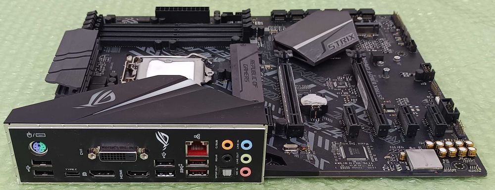 Placa de baza Gaming Asus Strix B360-F Gaming  soket 1151 V2 Intel Gen 8 si 9