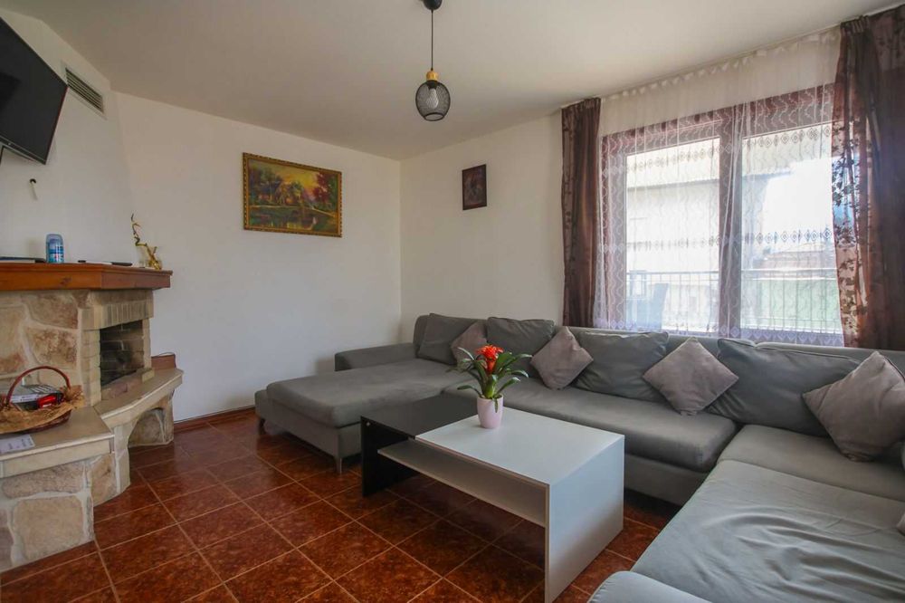 Дава се под наем Етаж от къща в Сапарева баня - 100 кв.м за 102 € - Снимка #1