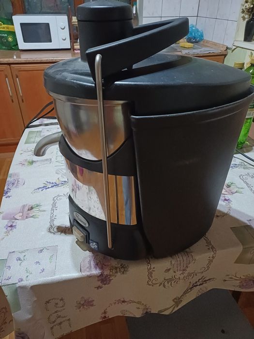 Соковыжималка профессиональная