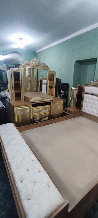 Спальный гарнитур