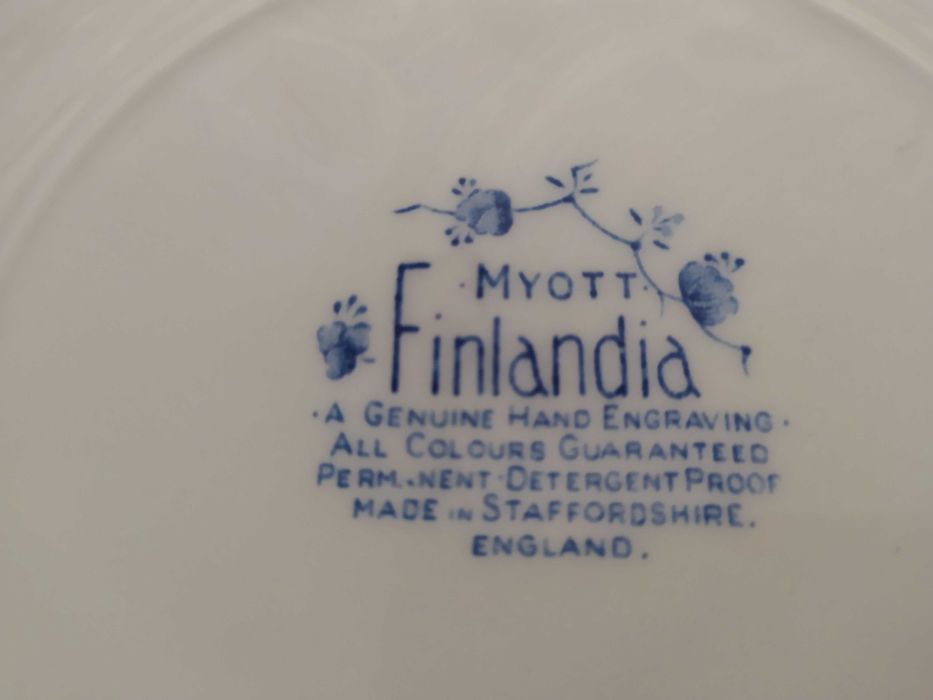 Винтидж порцеланов сервиз за кафе/чай 1982 Myott Finlandia 21 части