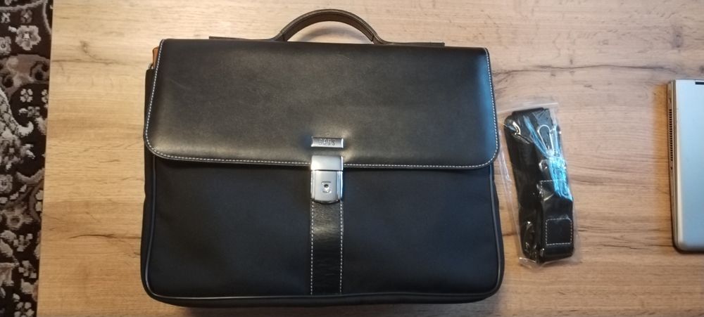 Продам портфель DAKS