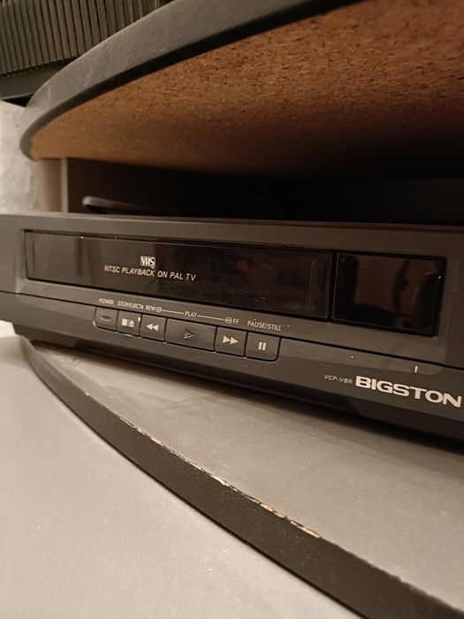 Видео двойка Бигстон ( телевизор + видеомагнитофон)