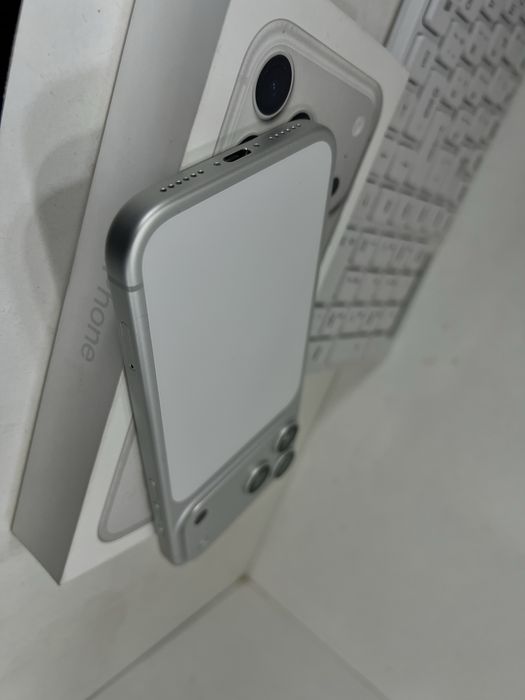 Продам IPhone 17 pro max silver ZA 256 gb 3 sik новый
