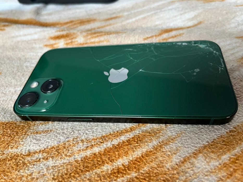 Продам айфон 13