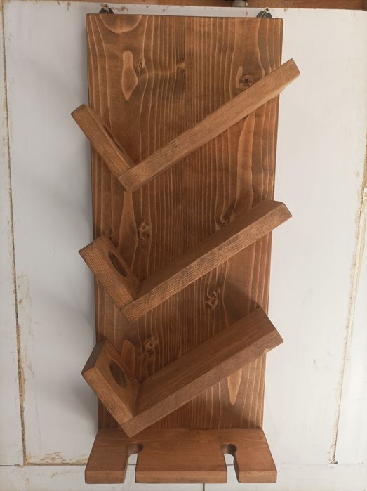 Стойка за вино и чаши