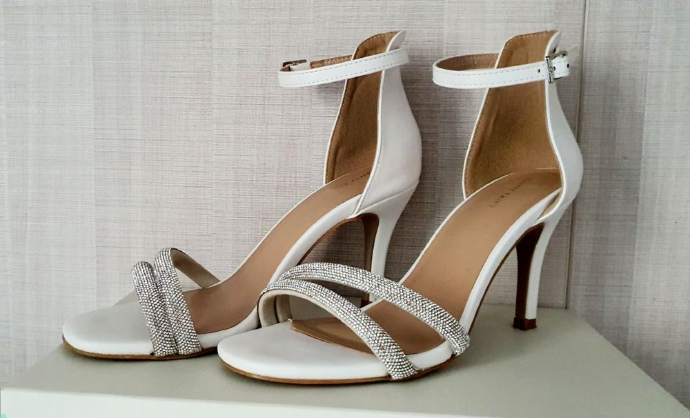 Красиви сандали с ефекти каишки, 38 номер