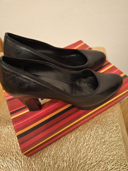 Продам туфли производство Италия