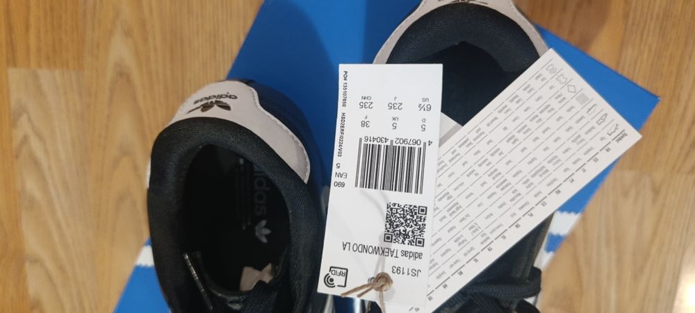 Adidas оригинални дамски маратонки – естествена кожа, №38, чисто нови