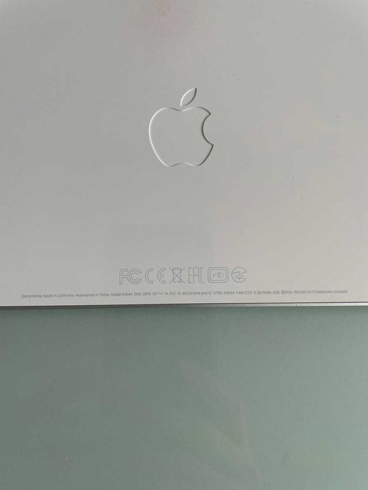 Vand tastatura Apple Magic Keyboard model A1644, cu bluetooth, baterie interna, cablu de incarcare, in stare foarte buna