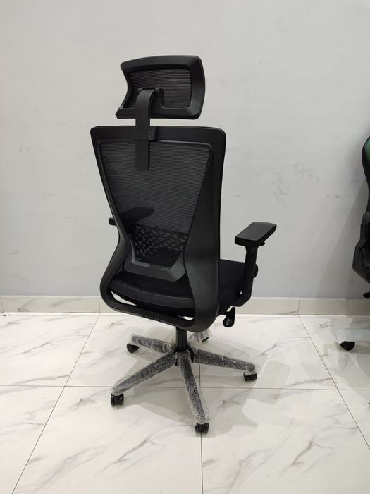 Офисное сеточное кресло модель Marian