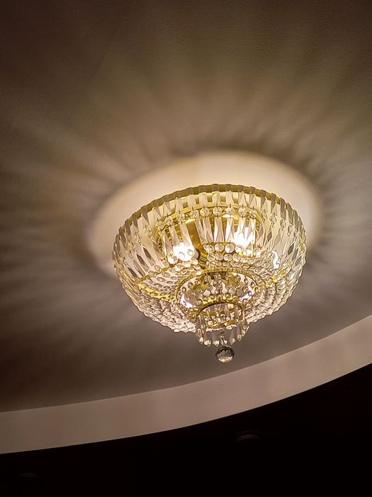 Продам люстру на 5 лампочек