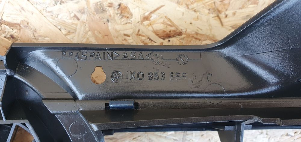 Grilă Volkswagen Golf 5 originală cu siglă 1K0853651K 1K0853651A