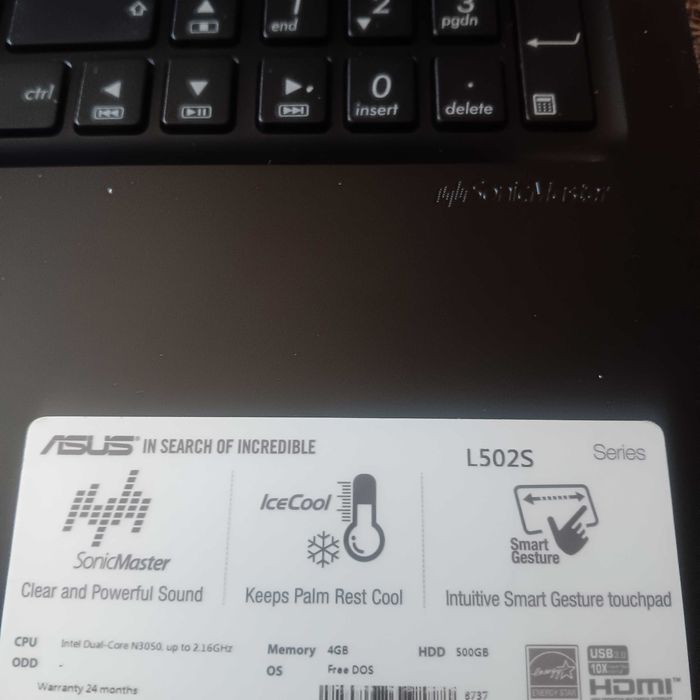 Лаптоп Asus във перфектно състояние