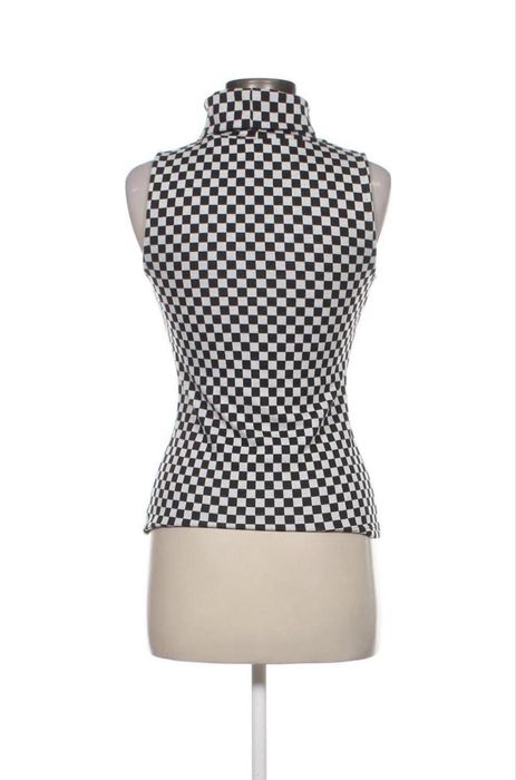 Чисто нови топове с къс ръкав по 15€