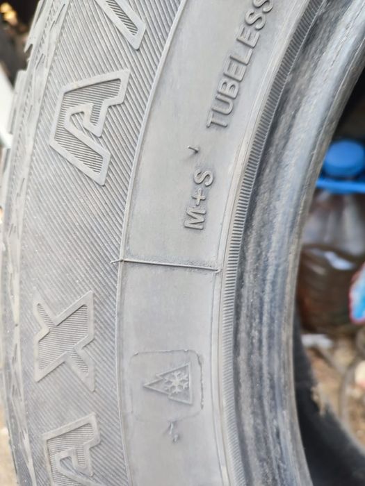 Продам всесезоные шины.