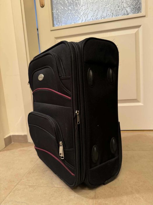 Малък куфар на 2 колела