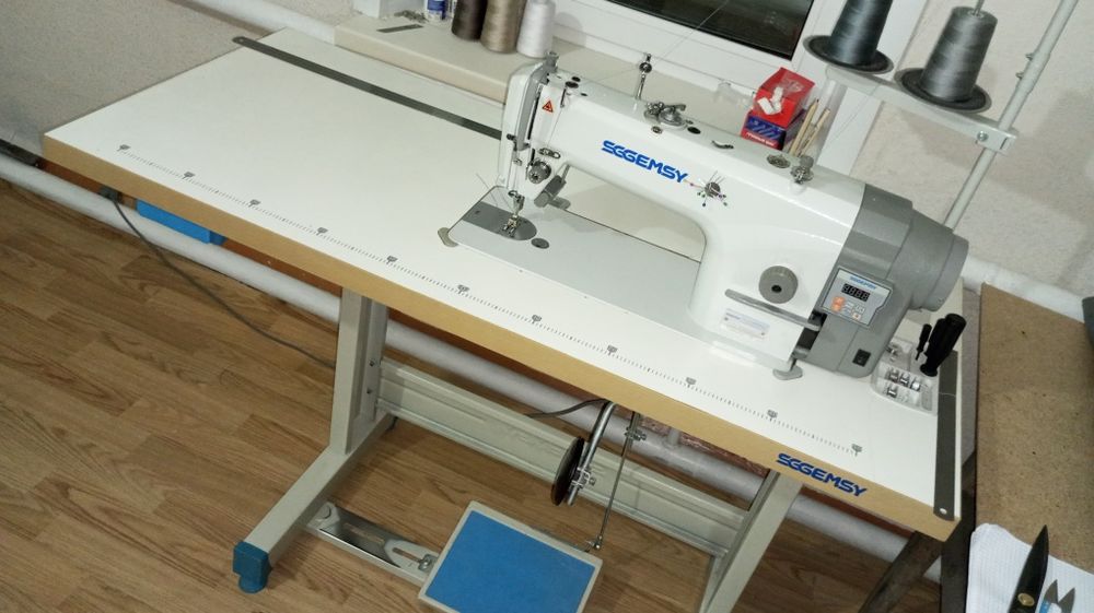 Продам швейную машинку