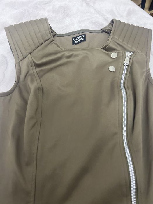 Нови рокли Guess -размер С