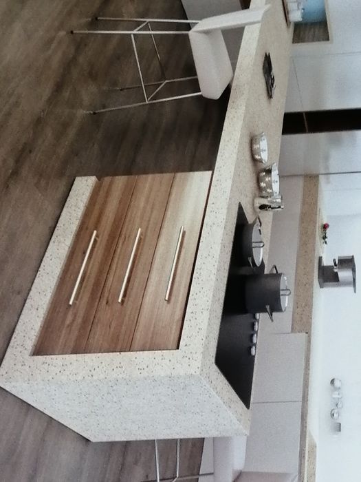 Изработка на плотове за кухня и баня от акрилен камък.