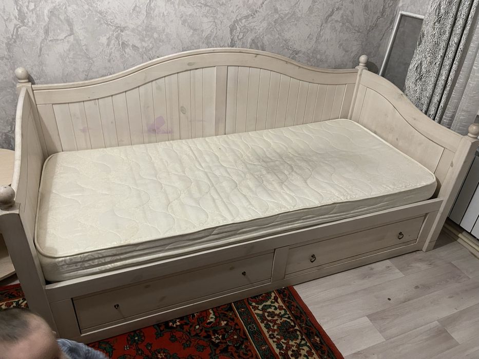 Кроват хорошем состояние