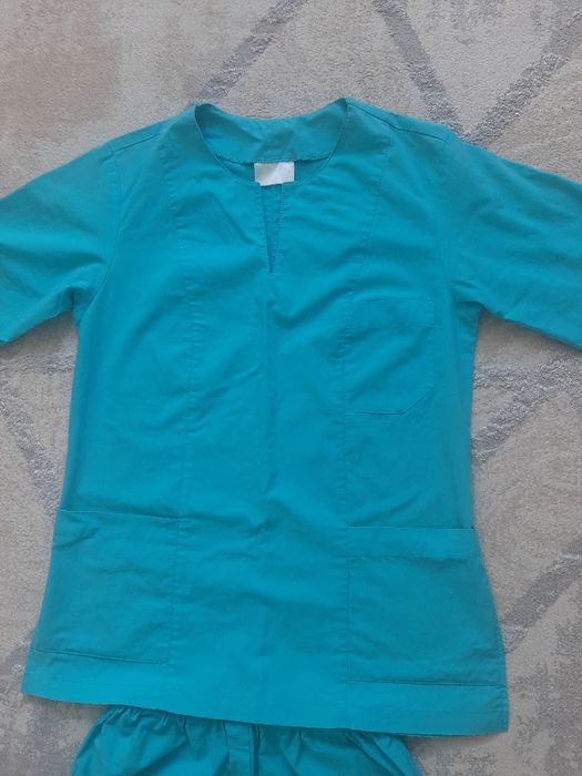 Продаю медицинский халаты