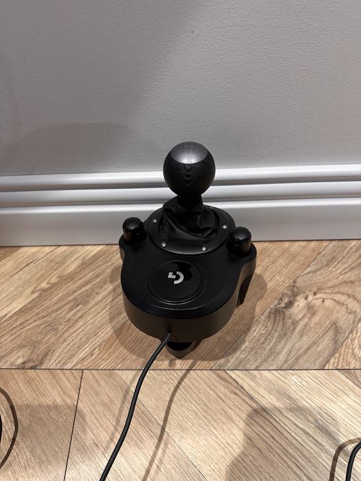 Volan logitech g923 + schimbator viteze logitech