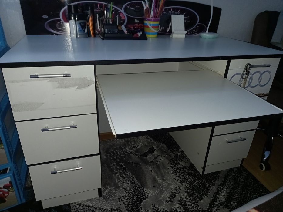 Продам детскую кровать и стол