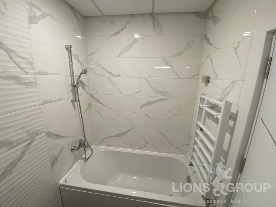 Дава се под наем Тристаен апартамент в Варна, Център - 90 кв.м за 1000 € - Снимка #14