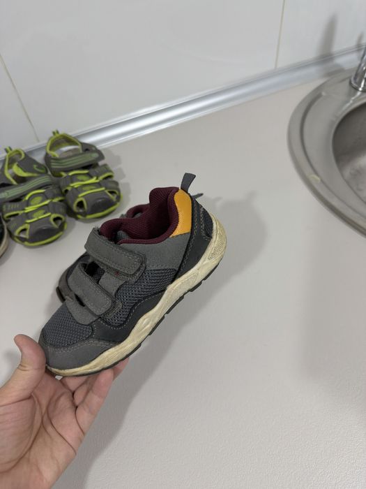 Обувь для мальчиков в отличном и в хорошем состоянии. Размер 27