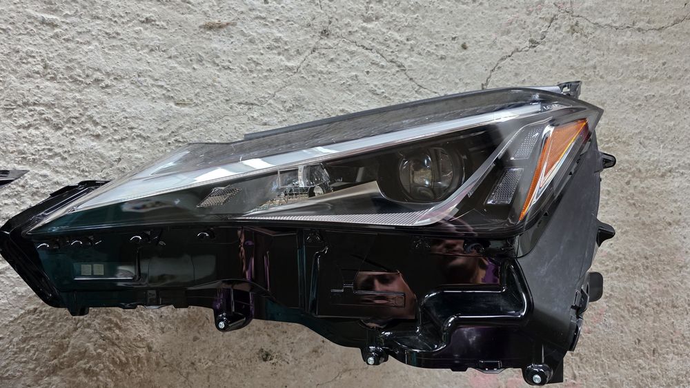 Решетка, фарове и спойлер за Lexus UX