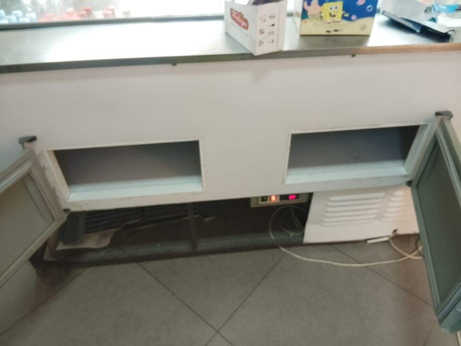 Продам витринный холодильник