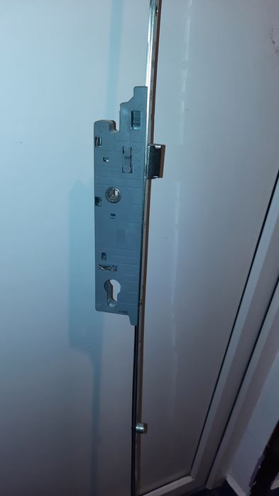 Broasca cu tija închidere multipunct pentru uși pvc.