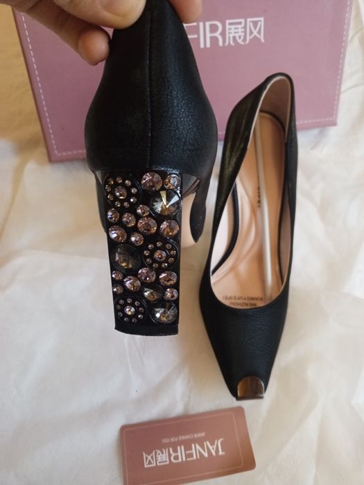 Женская обувь...