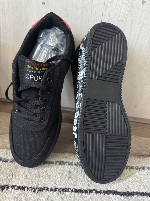 Модни вулканизирани обувки