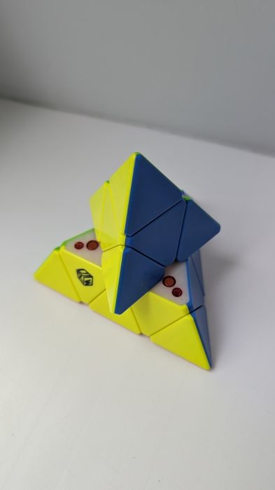 Головоломка Пирамидка QiYi Xman магнитный