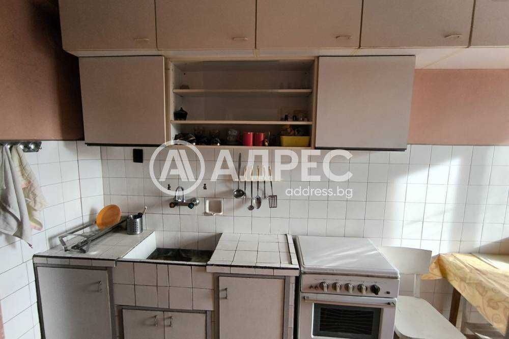 Тристаен апартамент в центъра на гр. Разград!