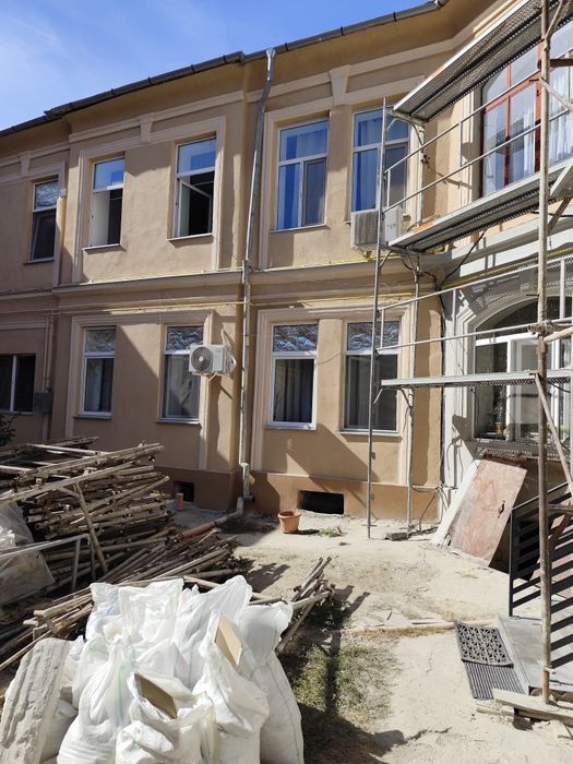 Vând apartament 2 camere,parter, centru