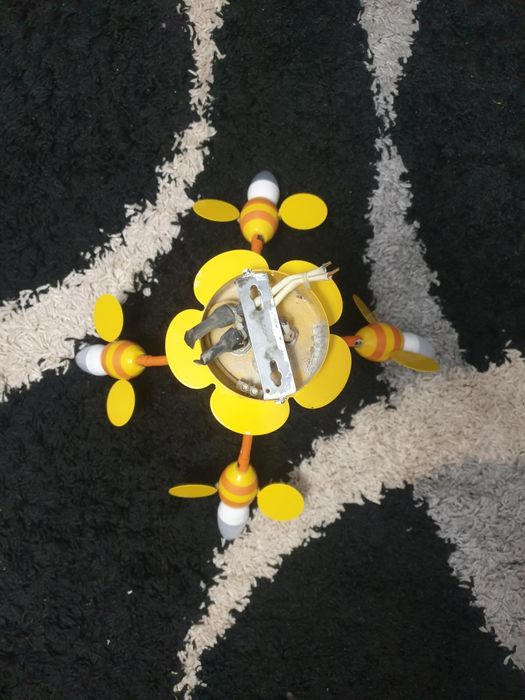 Lustră model albinuțe