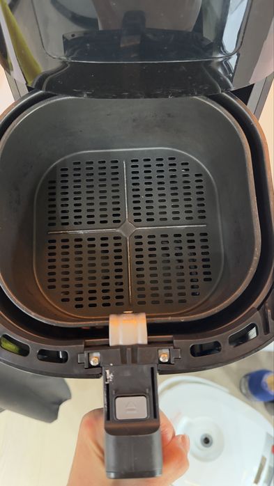 Vând friteuză cu aer cald Philips Essential HD9252/90 – 4,1 L