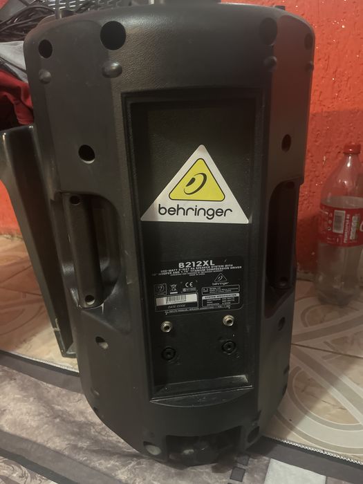 Продавам две колони на benhringer b212XL  с усилвател