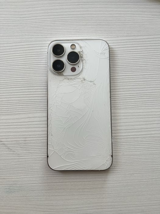 Продам IPhone 13 Pro
