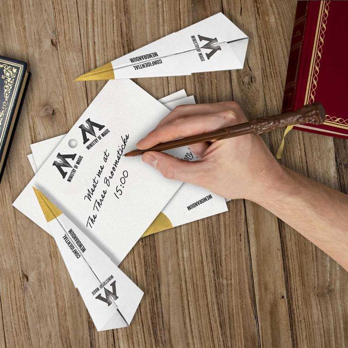 Комплект магически бележки и пръчката (химикал) на Хари Потър