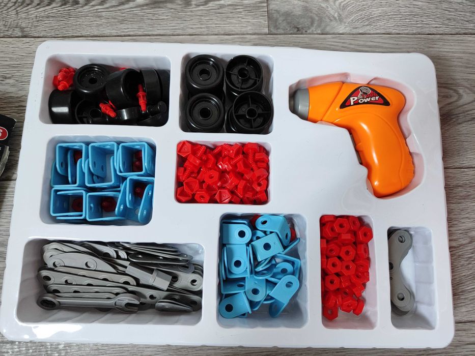 Продам набор строителя игрушечный