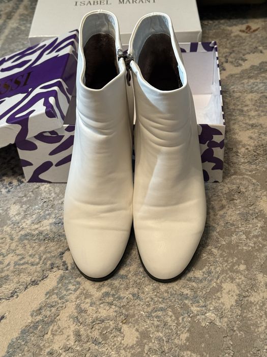 Белая полусапожка