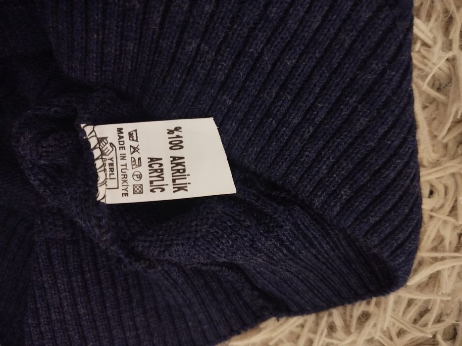 Продам 2 свитера