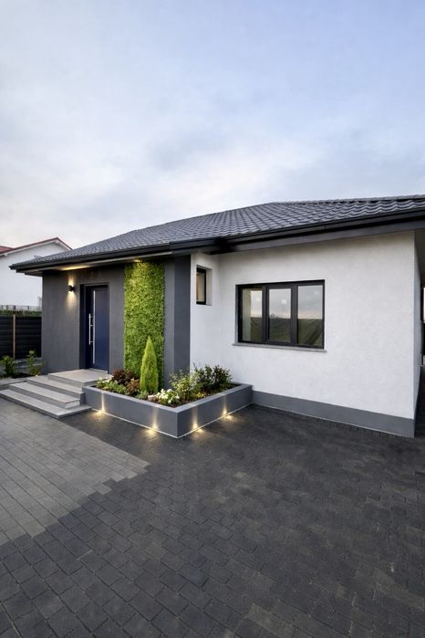 Casa De Vanzare la intrare in Cumpana pe partea stanga