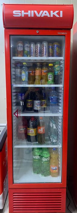 Продам витринный холодильник новый