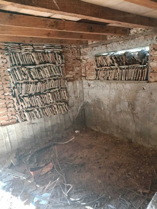 1833-Продава се едноетажна къща в село Ясеновец.